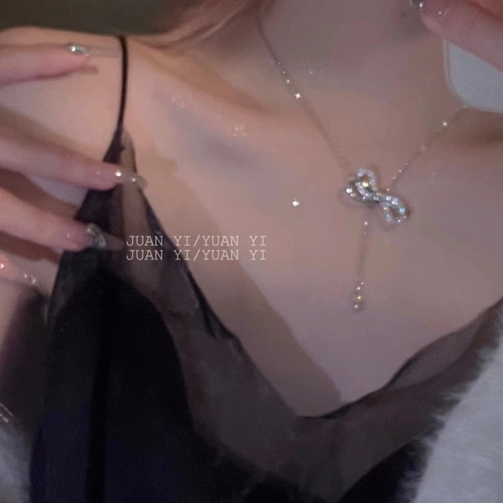 bow necklace